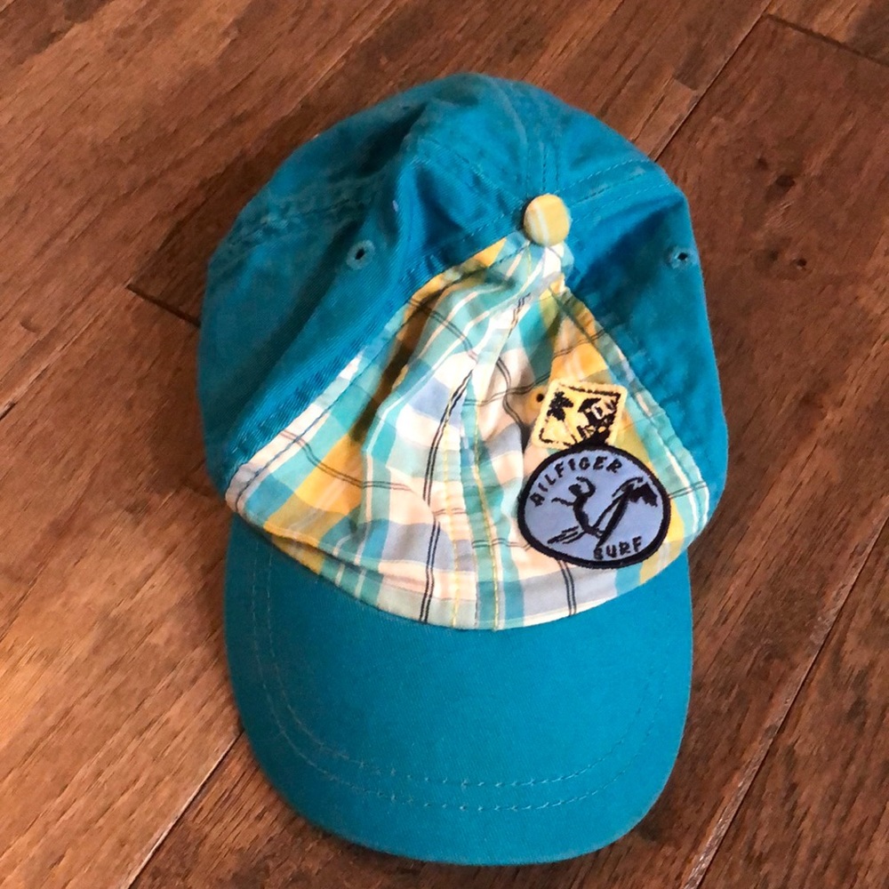 Tommy Hilfiger hat